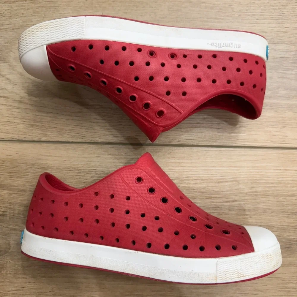 Native Jefferson Sugarlite Kids Red White Slip On Perforated Shoes Size J1